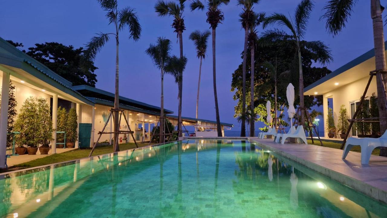 Le Petit Saint Tropez Hotel Кханом Екстериор снимка