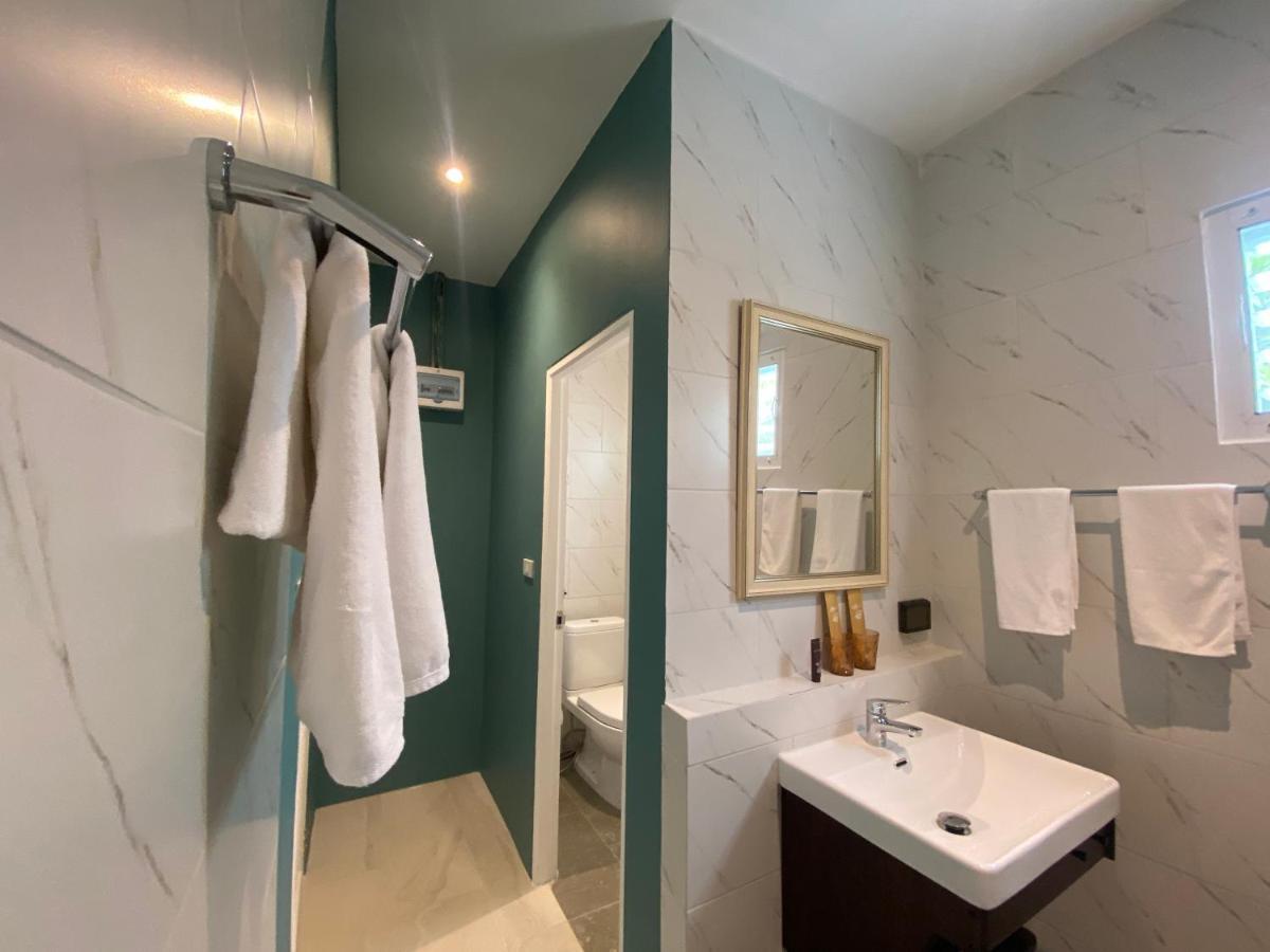 Le Petit Saint Tropez Hotel Кханом Екстериор снимка