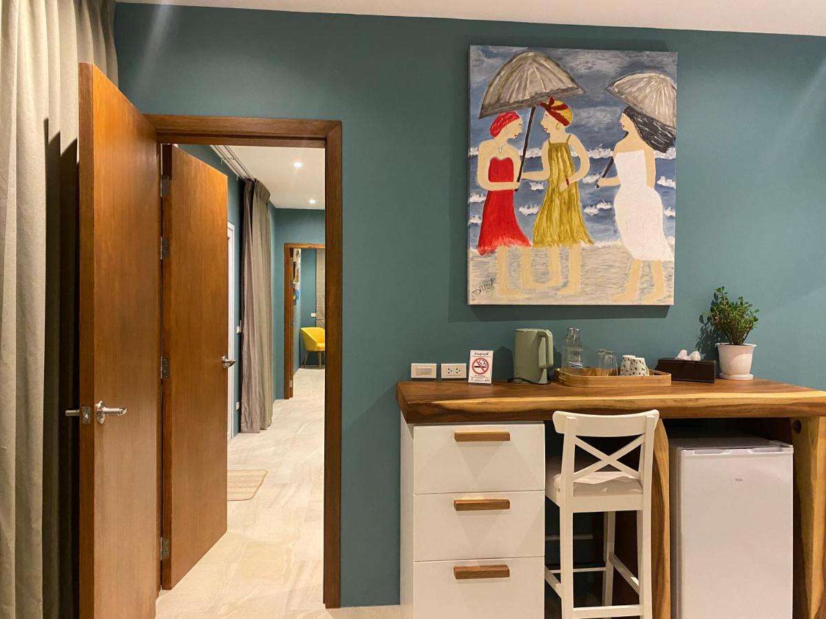 Le Petit Saint Tropez Hotel Кханом Екстериор снимка
