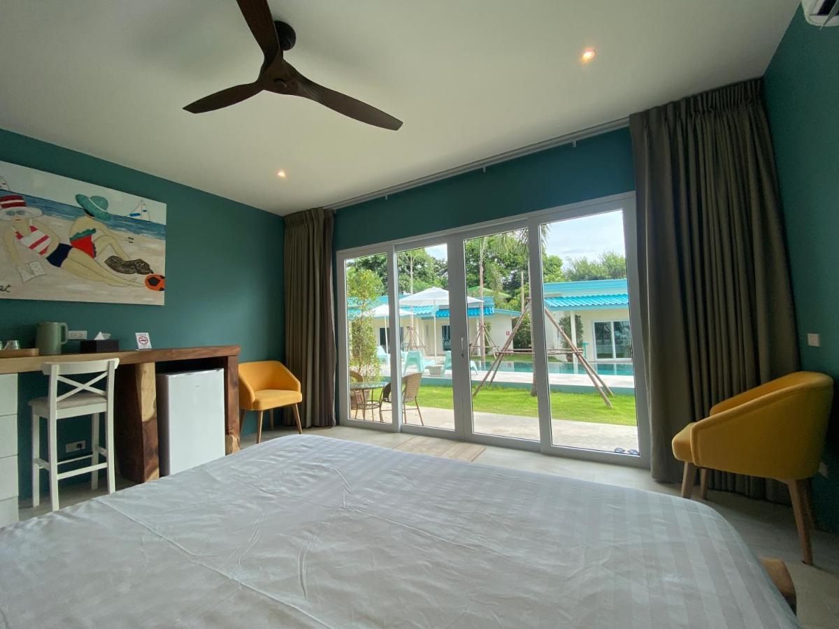 Le Petit Saint Tropez Hotel Кханом Екстериор снимка