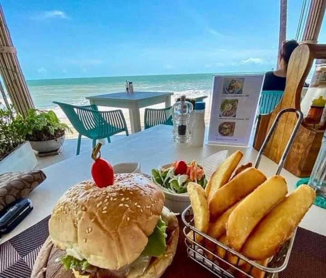 Le Petit Saint Tropez Hotel Кханом Екстериор снимка