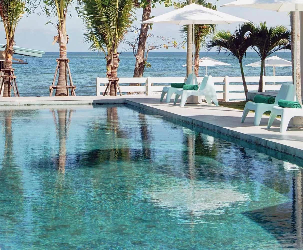 Le Petit Saint Tropez Hotel Кханом Екстериор снимка