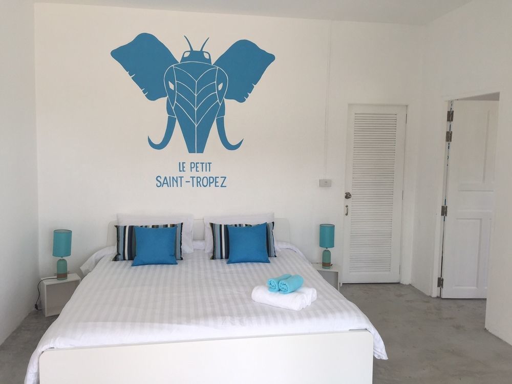 Le Petit Saint Tropez Hotel Кханом Екстериор снимка