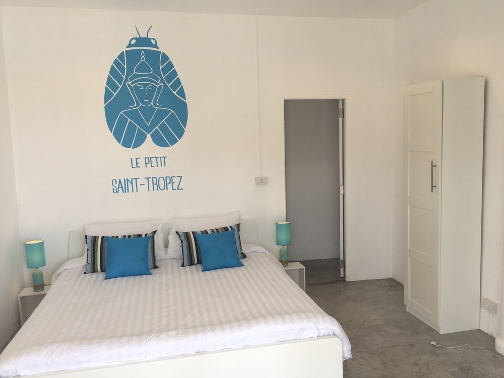 Le Petit Saint Tropez Hotel Кханом Екстериор снимка